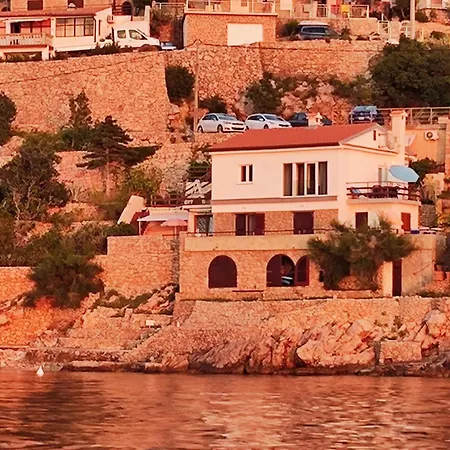 - Senj 1 * Stari Grad